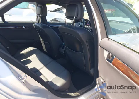 2014 Mercedes-Benz C 300 Luxury 4Matic/Sport 4Matic z USA, uszkodzony, nr VIN WDDGF8AB7EA959799